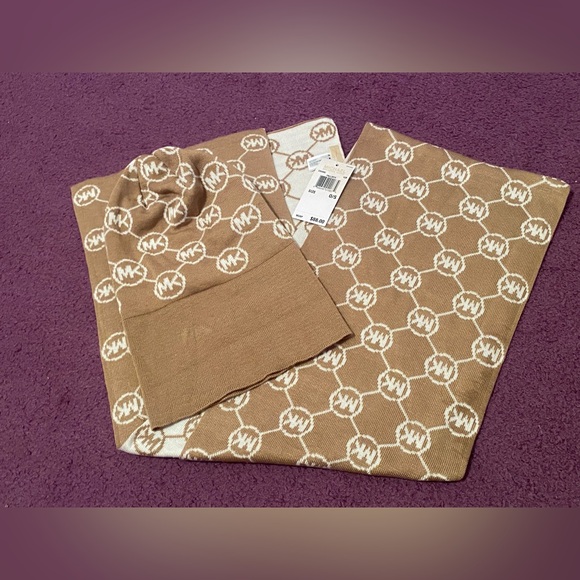 NWT Michael Kors scarf & hat in size 0/S - Picture 10 of 10